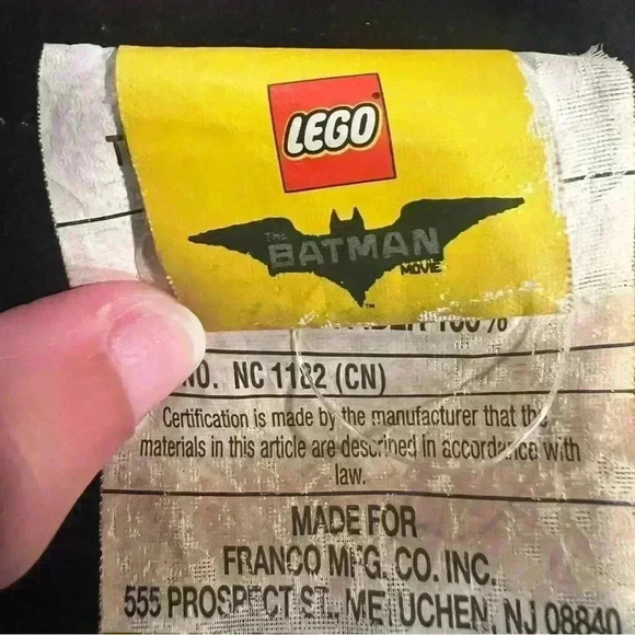 The LEGO BATMAN MOVIE 20" Extra Large Plush Stuffed Pillow Minifigure - Picture 10 of 11